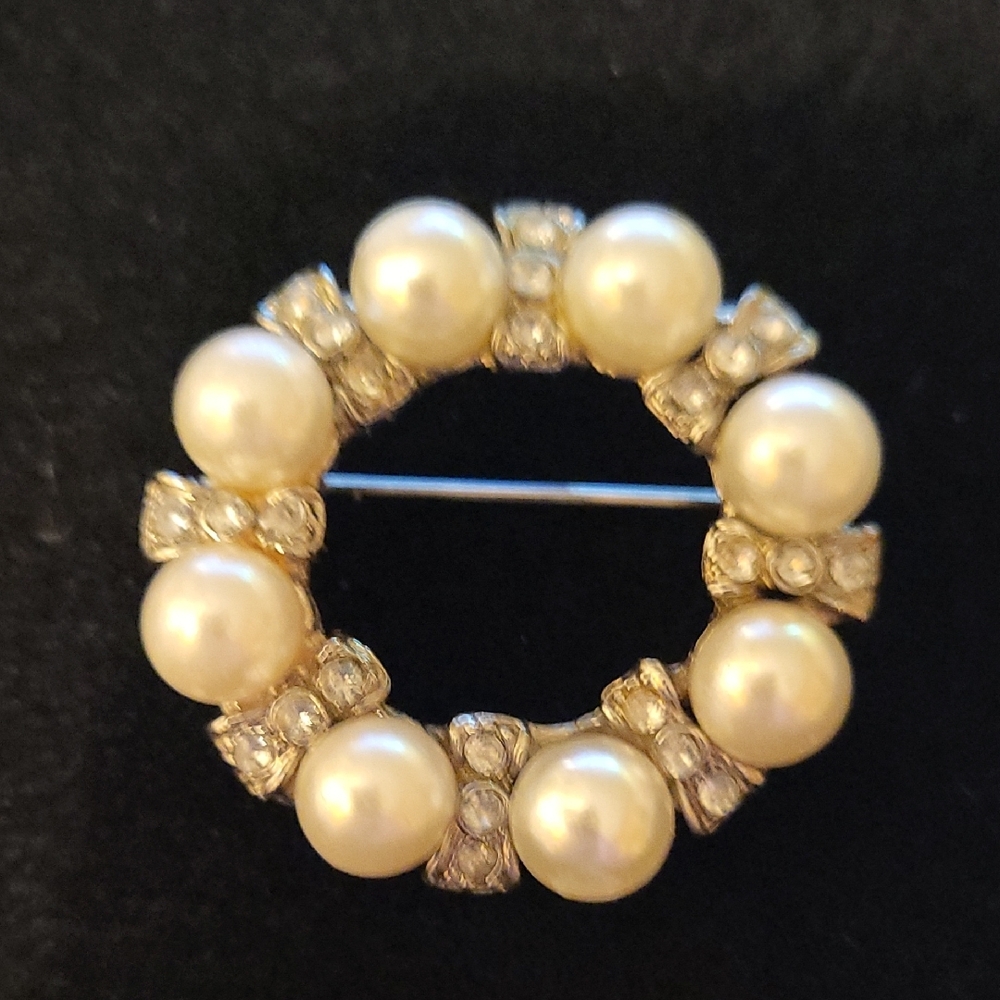 Elegant Silver and White Faux Pearl Brooch